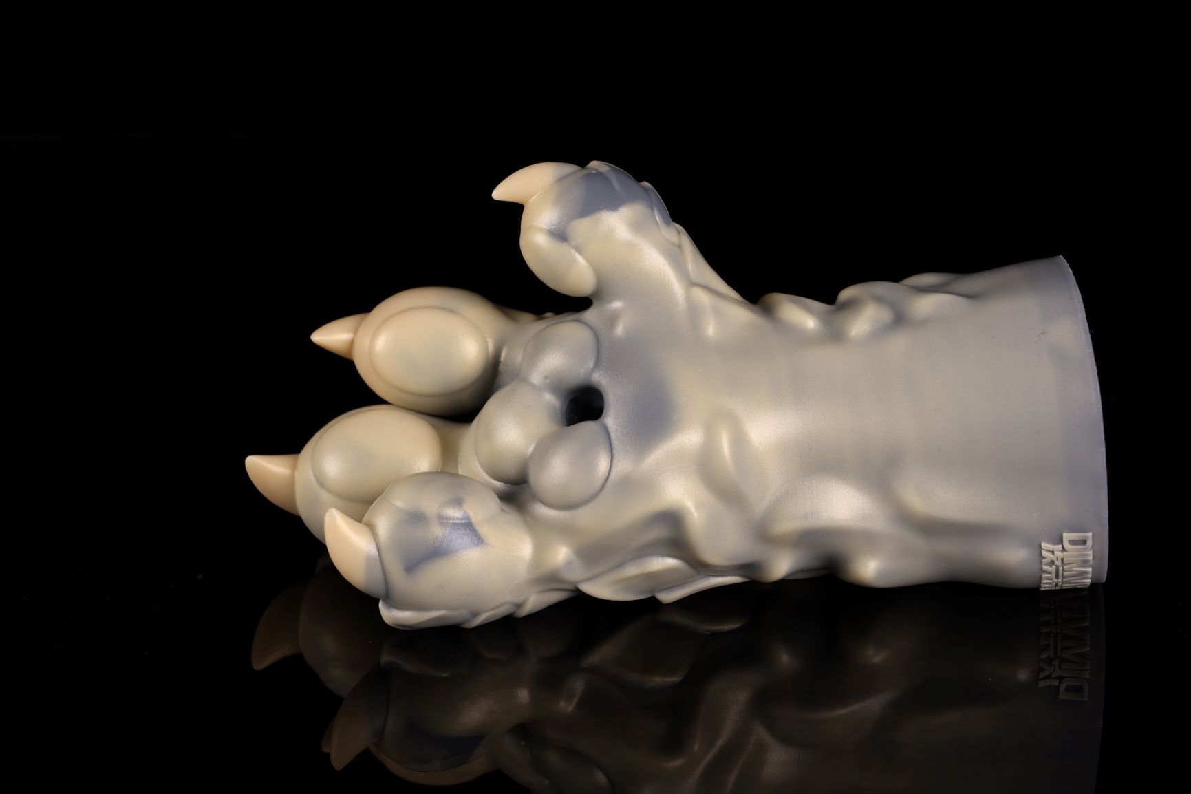 Dragon claw Masturbator:Phosphorus Rock Dragon claw- Mystic Flame