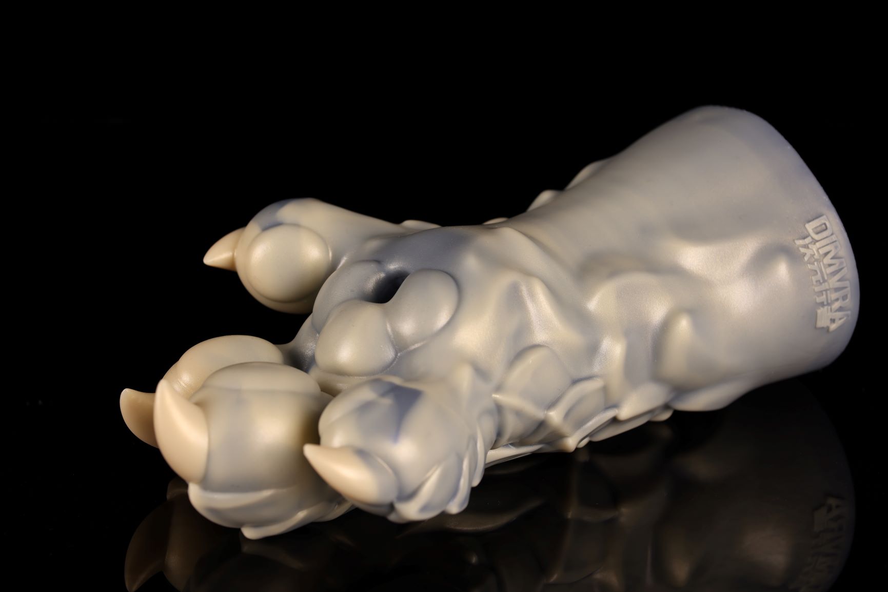 Dragon claw Masturbator:Phosphorus Rock Dragon claw- Mystic Flame