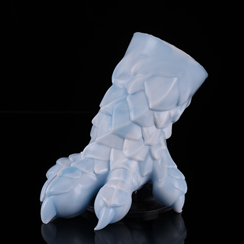 Front view of Aurix Frost Dragon Claw