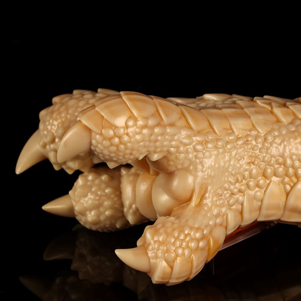 Golden Falcon-Jiujiu's alluring claws