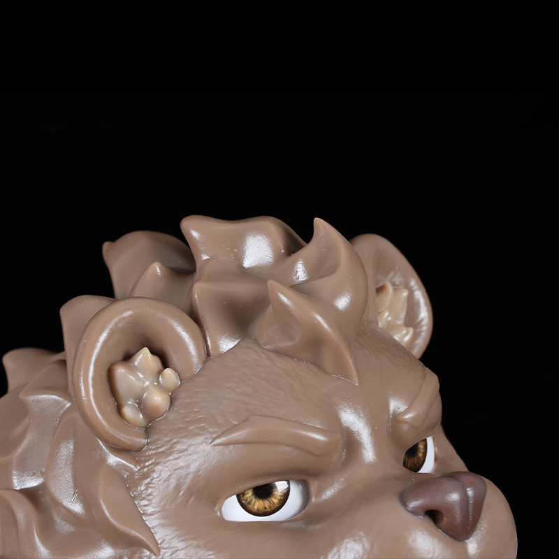 Gryn - Bear Head Ear Details