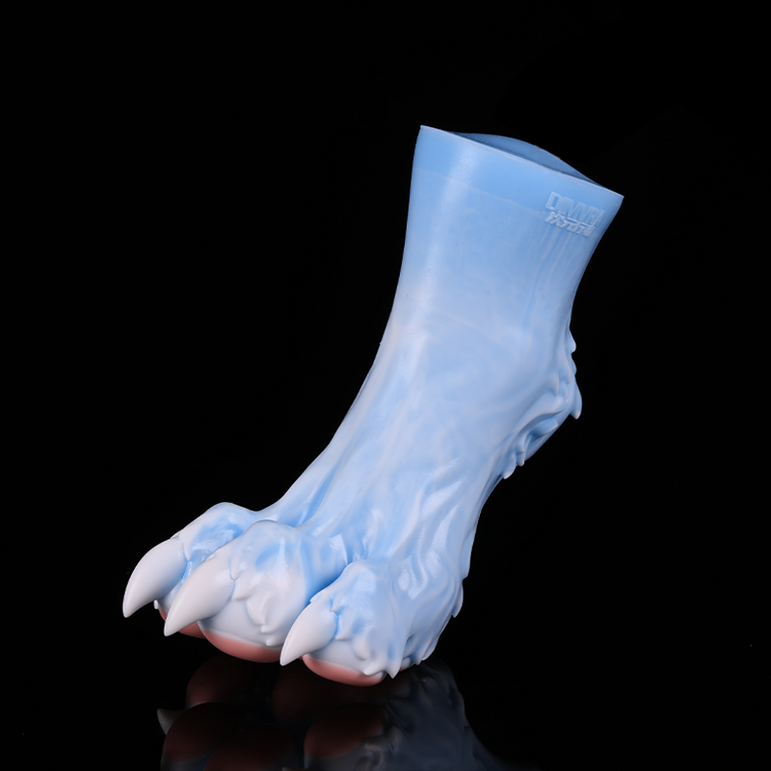 High-resolution images of Ghost Moon Fox Single Claw