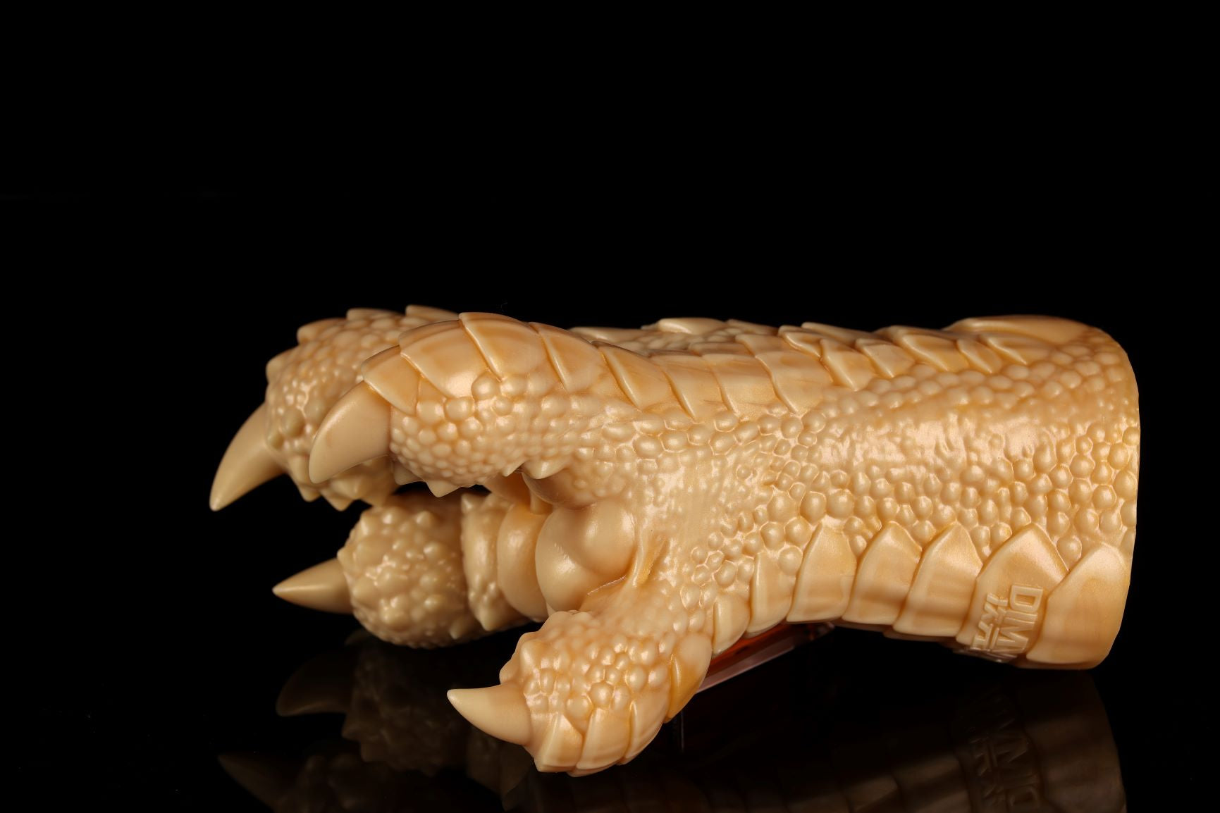 Image of Eagle Claw Masturbator:Golden Claw Falcon - Jiujiu