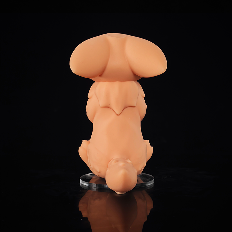 The cunning embracer, Lila - Lila's back view